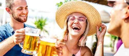 Descubre los chiringuitos de playa en Valencia con música